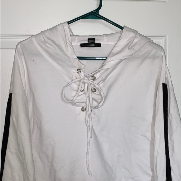 Cropped white top - Picture 2 of 3